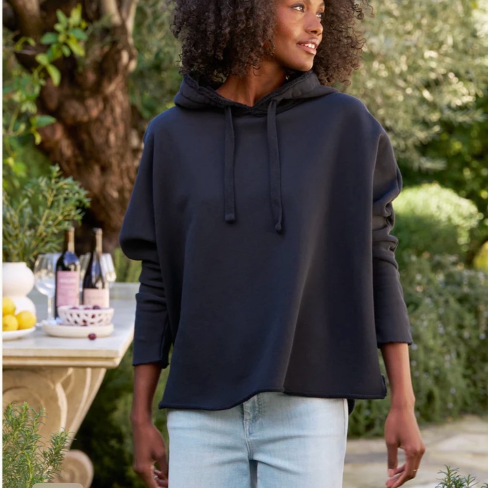 Frank & Eileen Triple Fleece Kane Capelet Hoodie Sweatshirt, size XS in black.